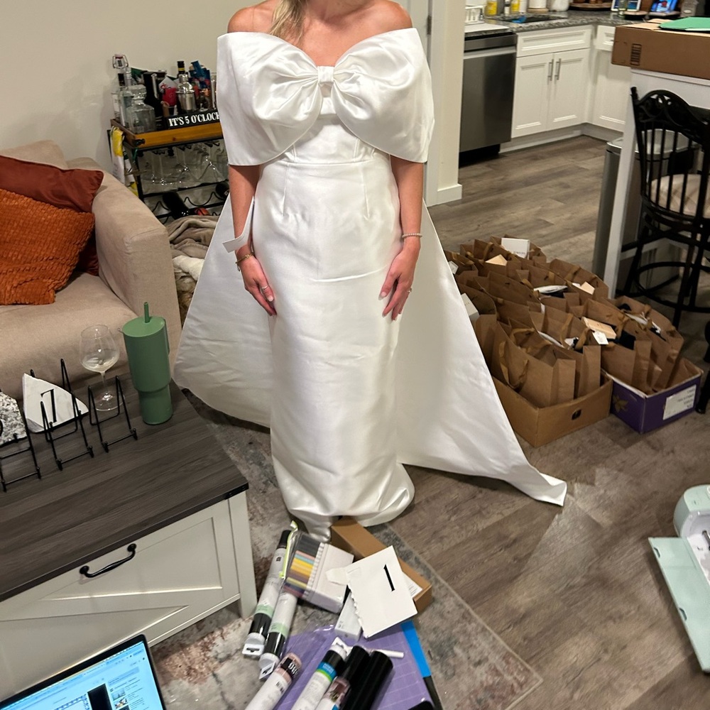 Elegant White Wedding Dress with Bow Detail - new with tags!